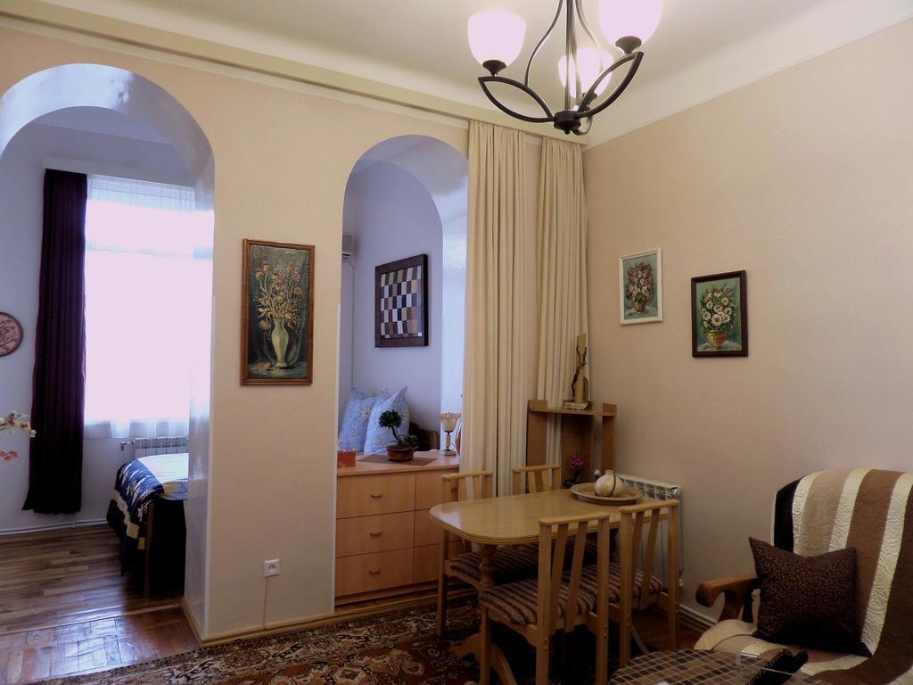 Ara & Gaya Аpartment Apartment เยเรวาน ภายนอก รูปภาพ